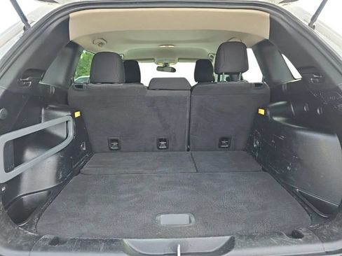 Used 2016 Jeep Cherokee Sport FWD image 15