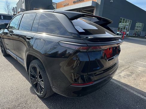 Used 2024 Jeep Wagoneer Launch Edition image 10