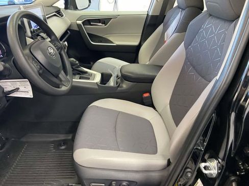 Used 2025 Toyota RAV4 XLE w/ Convenience Package image 17