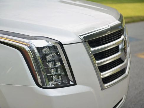 Used 2015 Cadillac Escalade Premium AWD/4WD image 26