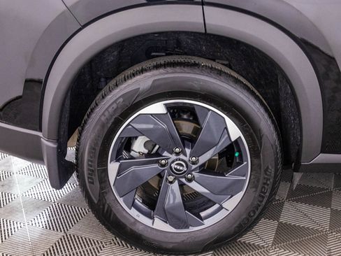 Used 2024 Nissan Rogue SV w/ SV Premium Package image 47