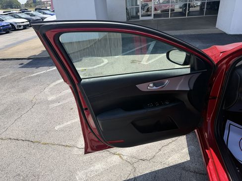Used 2024 Kia Forte LXS w/ LXS Technology Package FWD image 10