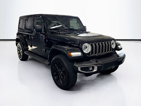 Used 2025 Jeep Wrangler Unlimited Sahara AWD/4WD image 3