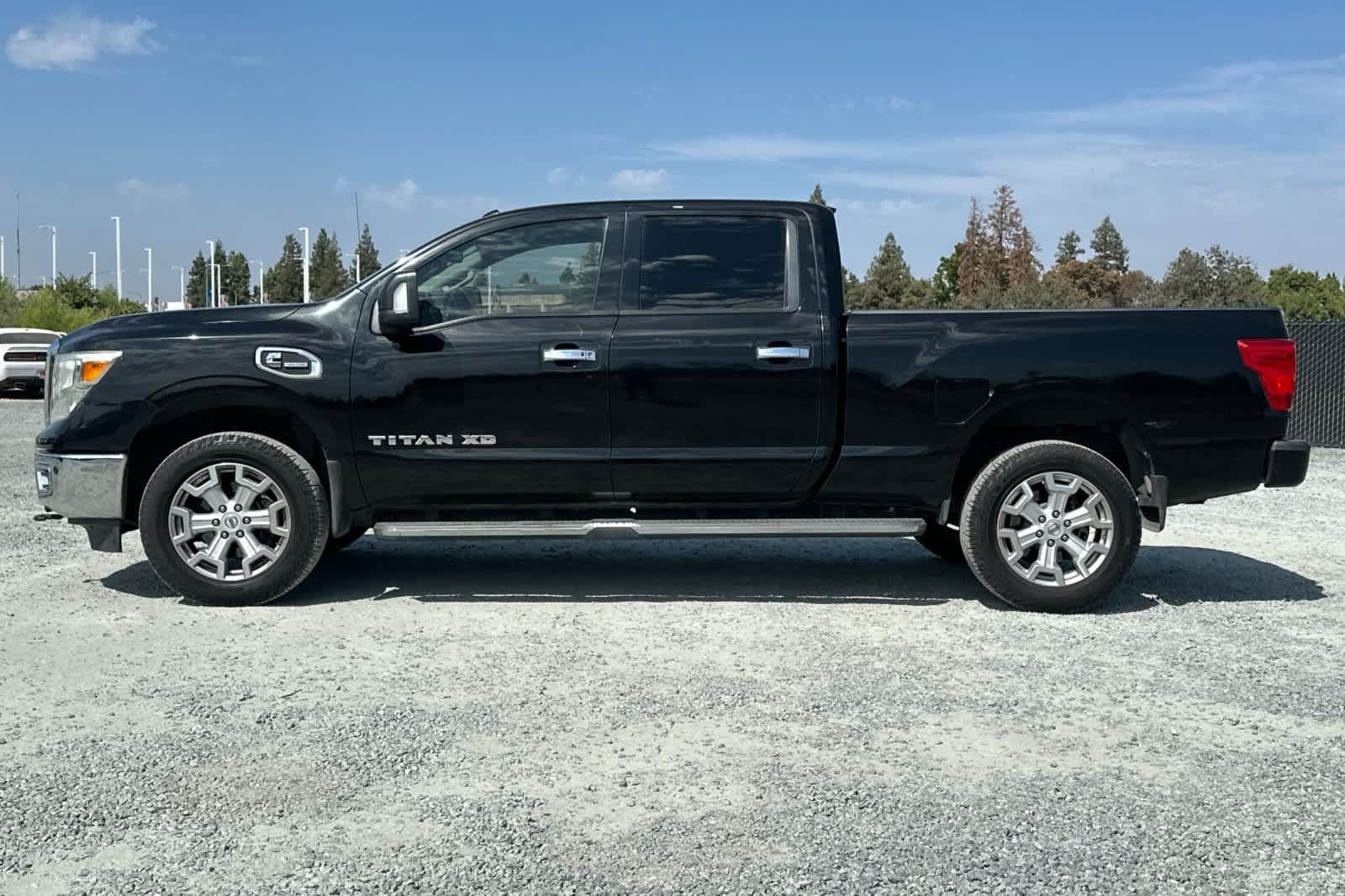 Used 2016 Nissan Titan SV AWD/4WD image 6