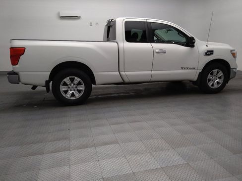 Used 2017 Nissan Titan SV image 11