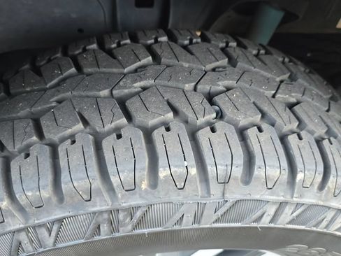 Used 2022 Toyota Tacoma TRD Off-Road AWD/4WD image 5