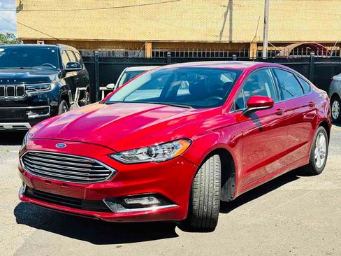 Used 2018 Ford Fusion SE w/ Fusion SE Technology Package FWD image 9