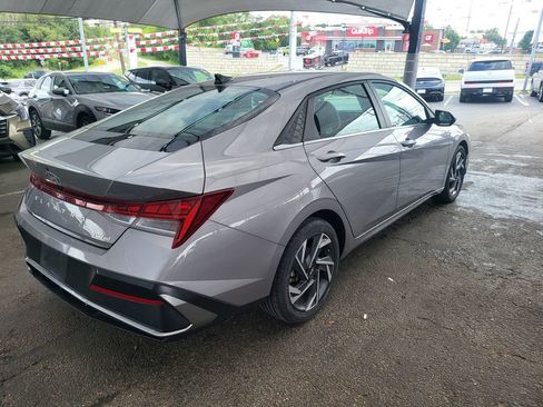 Used 2025 Hyundai Elantra Limited FWD image 8