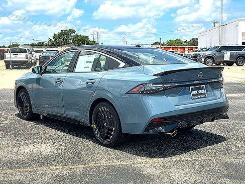 New 2026 Nissan Sentra SR w/ Floor Mat Package FWD image 6