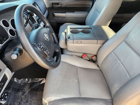 Used 2013 Toyota Tundra 4x4 CrewMax image 3
