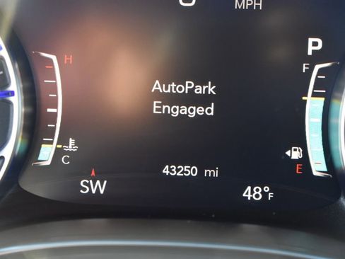 Used 2025 Chrysler Pacifica Limited image 31