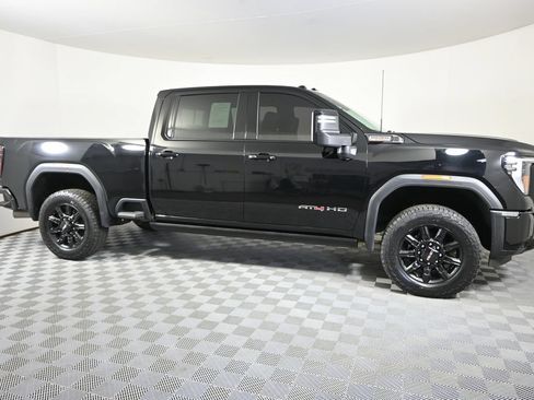 Used 2024 GMC Sierra 2500 AT4 w/ AT4 Premium Plus Package AWD/4WD image 9