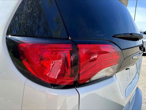 Used 2022 Chrysler Voyager LX image 37