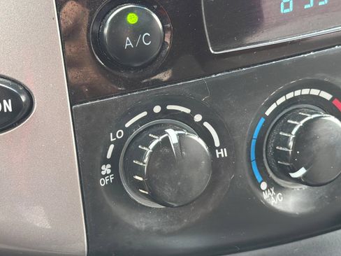 Used 2008 Toyota Sienna LE FWD image 28