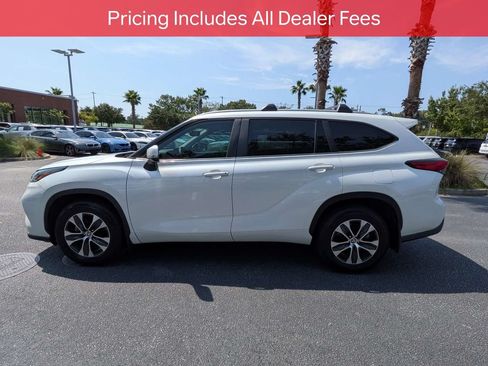 Used 2023 Toyota Highlander XLE AWD/4WD image 8