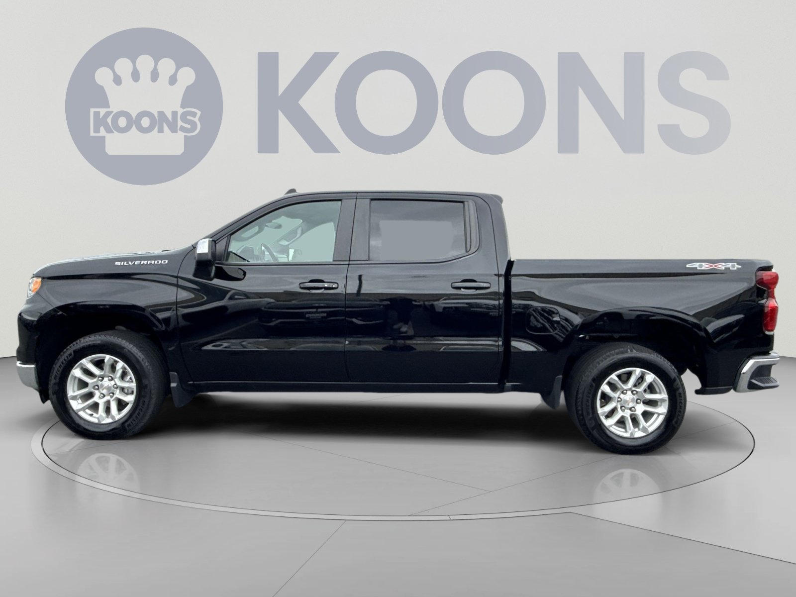 Used 2024 Chevrolet Silverado 1500 LT AWD/4WD image 2