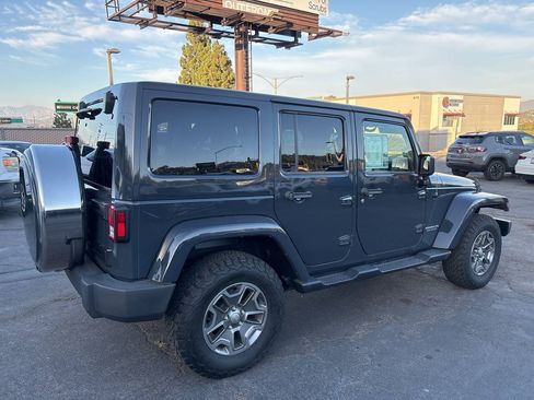 Used 2017 Jeep Wrangler Unlimited Rubicon w/ Connectivity Group AWD/4WD image 6
