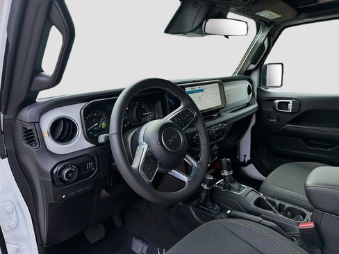 Used 2025 Jeep Wrangler Sahara w/ Safety Group image 9