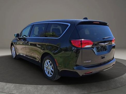 Used 2024 Chrysler Voyager LX FWD image 5