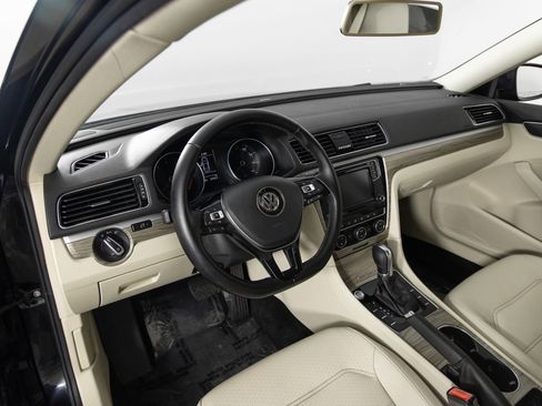 Used 2018 Volkswagen Passat 2.0T SE image 13
