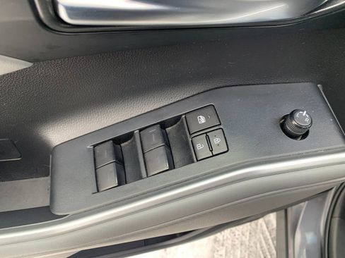 Used 2023 Toyota Highlander XLE FWD image 14