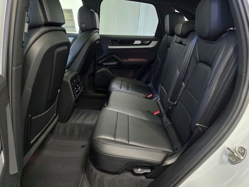 New 2025 Porsche Cayenne S image 21