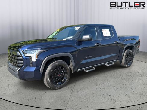 Used 2022 Toyota Tundra SR5 w/ Convenience Package RWD image 1