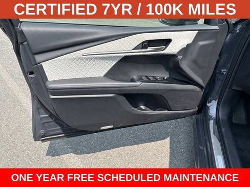 Used 2025 Toyota Camry XLE FWD image 13