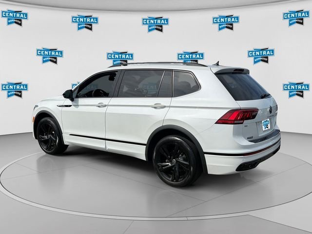 Used 2024 Volkswagen Tiguan SE R-Line AWD/4WD image 3