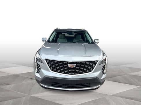Used 2023 Cadillac XT4 Premium Luxury FWD image 3