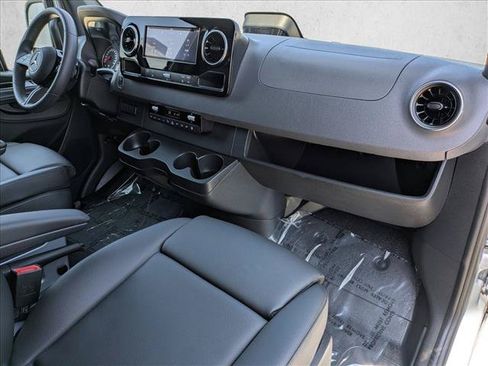 Used 2025 Mercedes-Benz Sprinter 2500 image 21