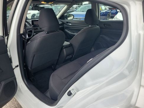 Used 2025 Nissan Altima 2.5 SV FWD image 8