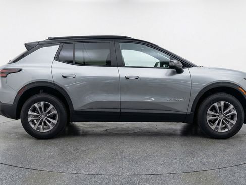 Used 2025 Chevrolet Equinox LT image 11