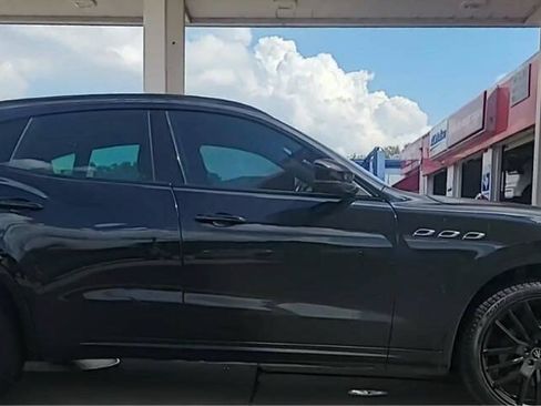 Used 2021 Maserati Levante AWD/4WD image 3