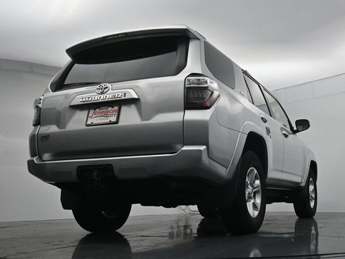 Used 2024 Toyota 4Runner SR5 AWD/4WD image 33