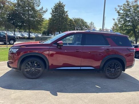 Used 2024 Nissan Pathfinder Platinum w/ Black Appearance Package AWD/4WD image 11