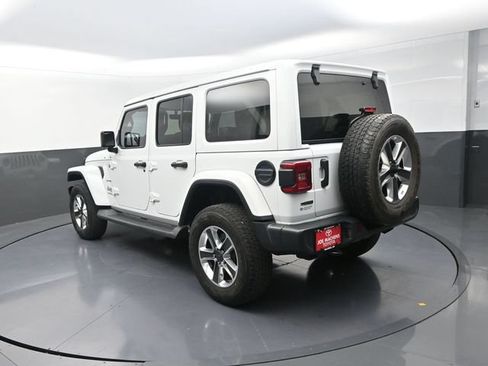 Used 2021 Jeep Wrangler Unlimited Sahara AWD/4WD image 8