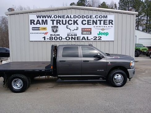 Used 2021 RAM 3500 Tradesman w/ Chrome Appearance Group image 2