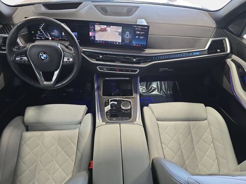 Used 2025 BMW X5 xDrive40i AWD/4WD image 9