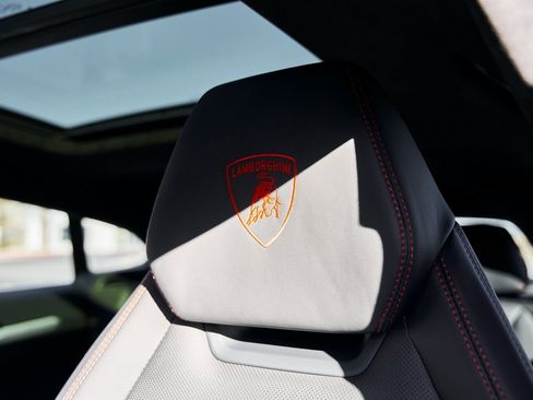 Used 2021 Lamborghini Urus image 44