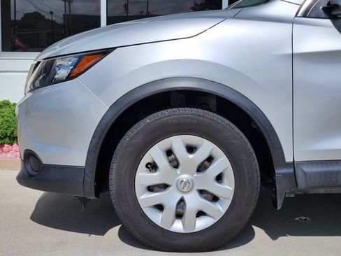 Used 2018 Nissan Rogue Sport S AWD/4WD image 9