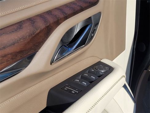 Used 2023 GMC Yukon Denali w/ Denali Reserve Package image 21