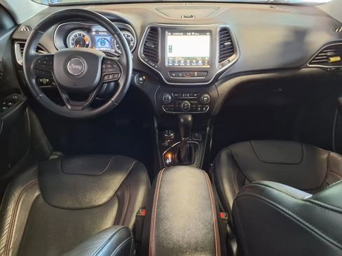 Used 2019 Jeep Cherokee Trailhawk AWD/4WD image 16