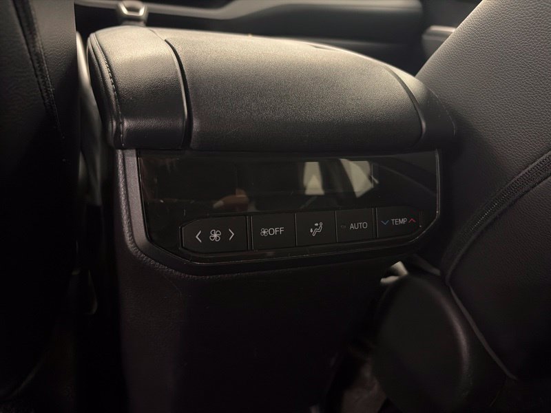 Used 2022 Toyota Highlander XLE AWD/4WD image 21