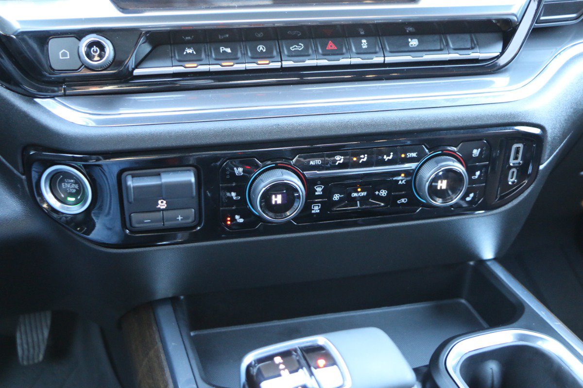 Used 2023 Chevrolet Silverado 1500 High Country w/ High Country Premium Package AWD/4WD image 24