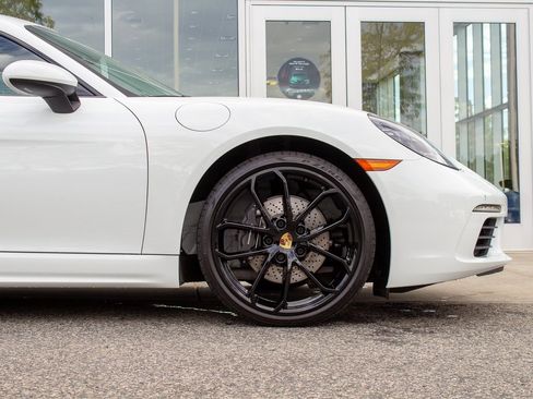 Used 2025 Porsche 718 Cayman w/ Sport Chrono Package image 5