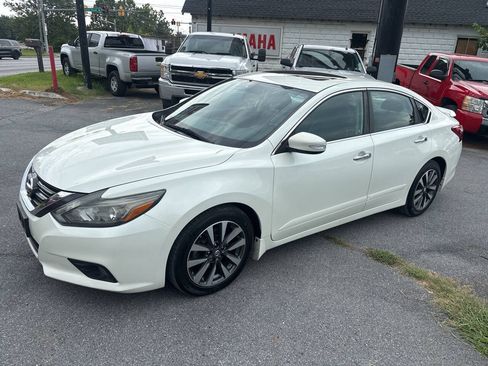 Used 2016 Nissan Altima 2.5 SL w/ 2.5 Technology w/LED Package FWD image 11