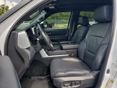 Used 2024 Toyota Tundra Platinum AWD/4WD image 30