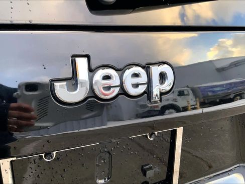 Used 2020 Jeep Cherokee Limited image 33