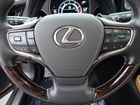 Used 2022 Lexus LS 500 AWD w/ Luxury Package image 17